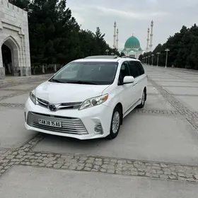 Toyota Sienna 2016