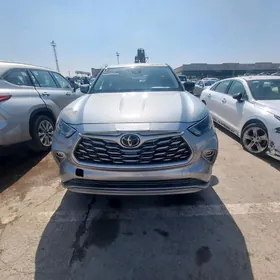 Toyota Highlander 2021