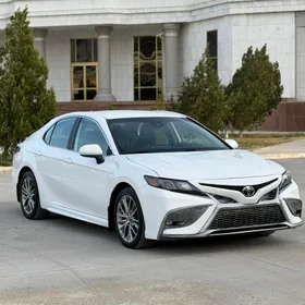 Toyota Camry 2021