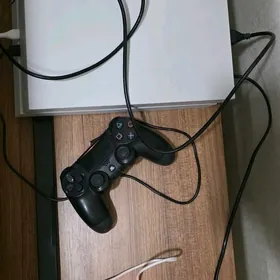 PLAYSTATION 4