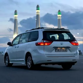 Toyota Sienna 2019