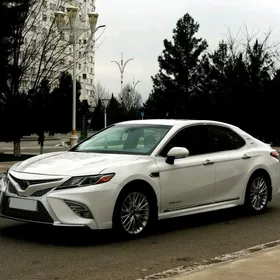 Toyota Camry 2018