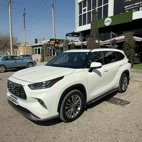 Toyota Highlander 2021