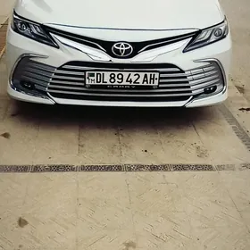 Toyota Camry 2021