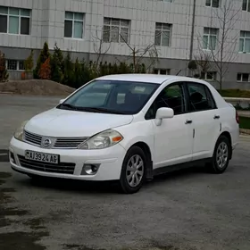 Nissan Versa 2011