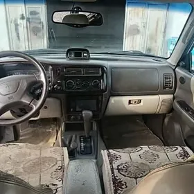 Mitsubishi Montero 2000