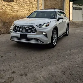 Toyota Highlander 2021