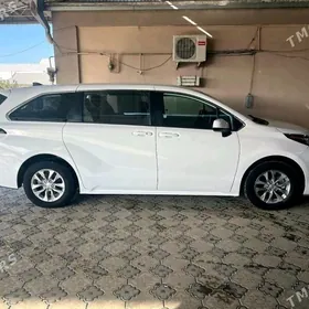 Toyota Sienna 2021