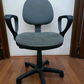 офисное кресло
