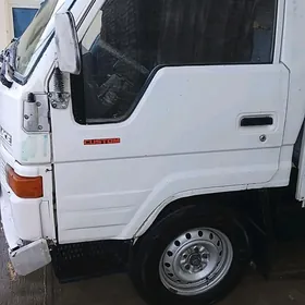 Mitsubishi Canter 1989