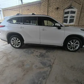 Toyota Highlander 2020