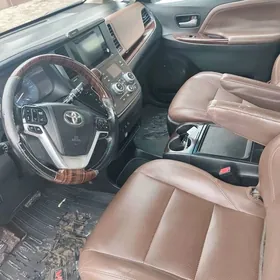 Toyota Sienna 2018