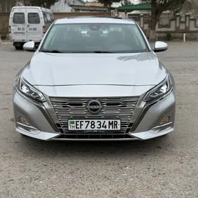 Nissan Altima 2023