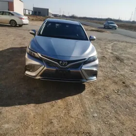 Toyota Camry 2021