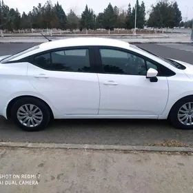 Nissan Versa 2020