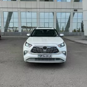 Toyota Highlander 2021