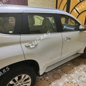 Mitsubishi Pajero 2020