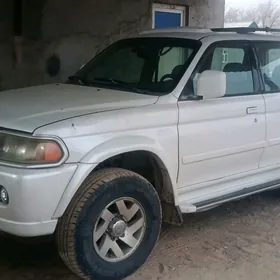 Mitsubishi Montero Sport 2001