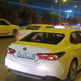 Toyota Camry Hybrid 2021