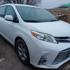 Toyota Sienna 2019