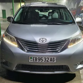 Toyota Sienna 2016
