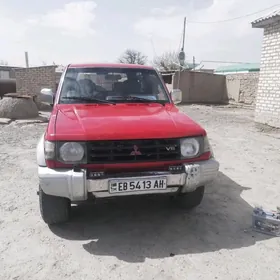 Mitsubishi Pajero 1993