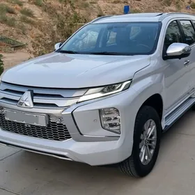 Mitsubishi Pajero 2020