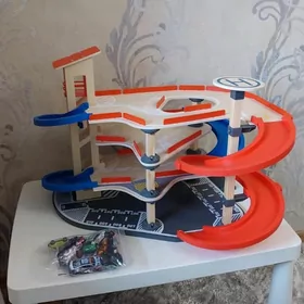 Парковка деревянная.