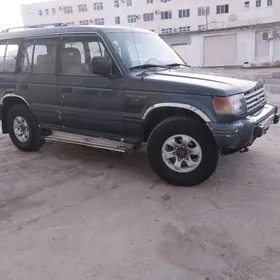 Mitsubishi Montero 1995