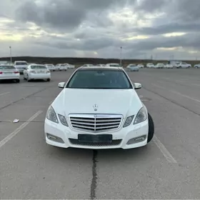 Mercedes-Benz E300 2009