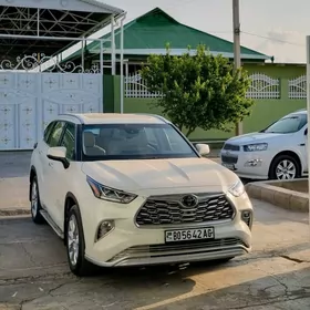 Toyota Highlander 2021