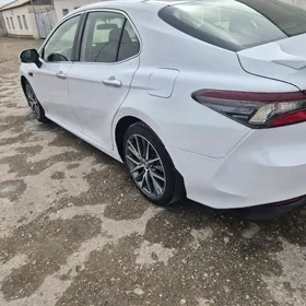 Toyota Camry 2021