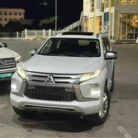 Mitsubishi Pajero 2020