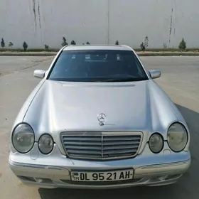 Mercedes-Benz E320 2001