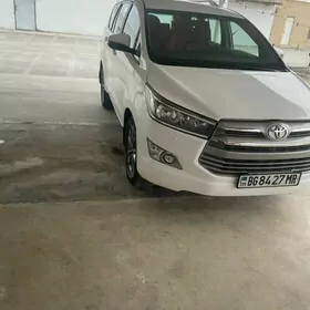Toyota Innova 2023