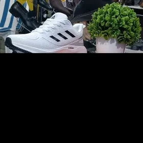 белый адидас