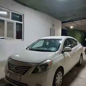 Nissan Versa 2013
