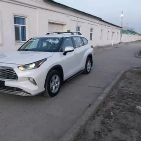Toyota Highlander 2022