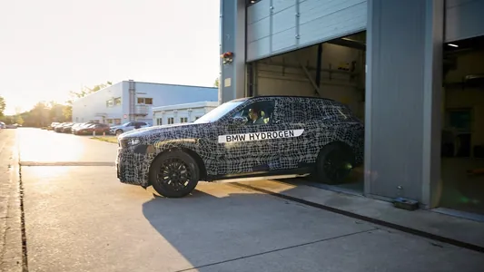 BMW-niň ýolbaşçysy X5 krossoweriniň täze nesliniň tiz wagtdan tanyşdyryljakdygyny tassyklady