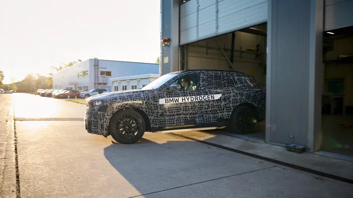 BMW-niň ýolbaşçysy X5 krossoweriniň täze nesliniň tiz wagtdan tanyşdyryljakdygyny tassyklady