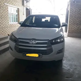 Toyota Innova 2022