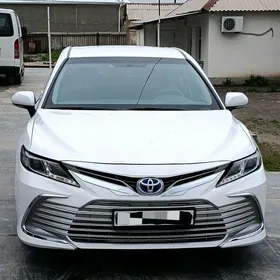 Toyota Camry Hybrid 2021