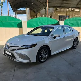 Toyota Camry 2021