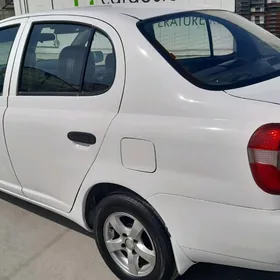 Toyota Echo 2000