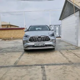 Toyota Highlander 2021