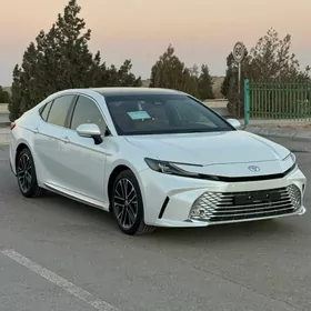 Toyota Camry 2025
