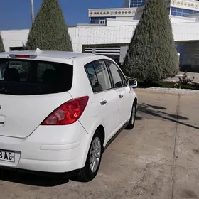 Nissan Versa 2012