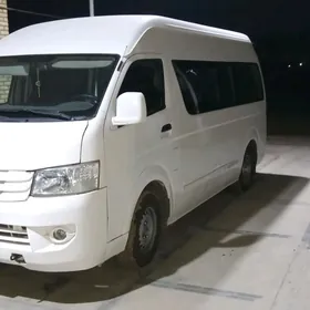 Toyota Hiace 2015