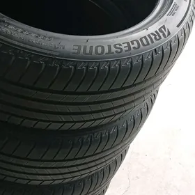 235 45 18 Bredistone