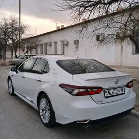 Toyota Camry Hybrid 2022